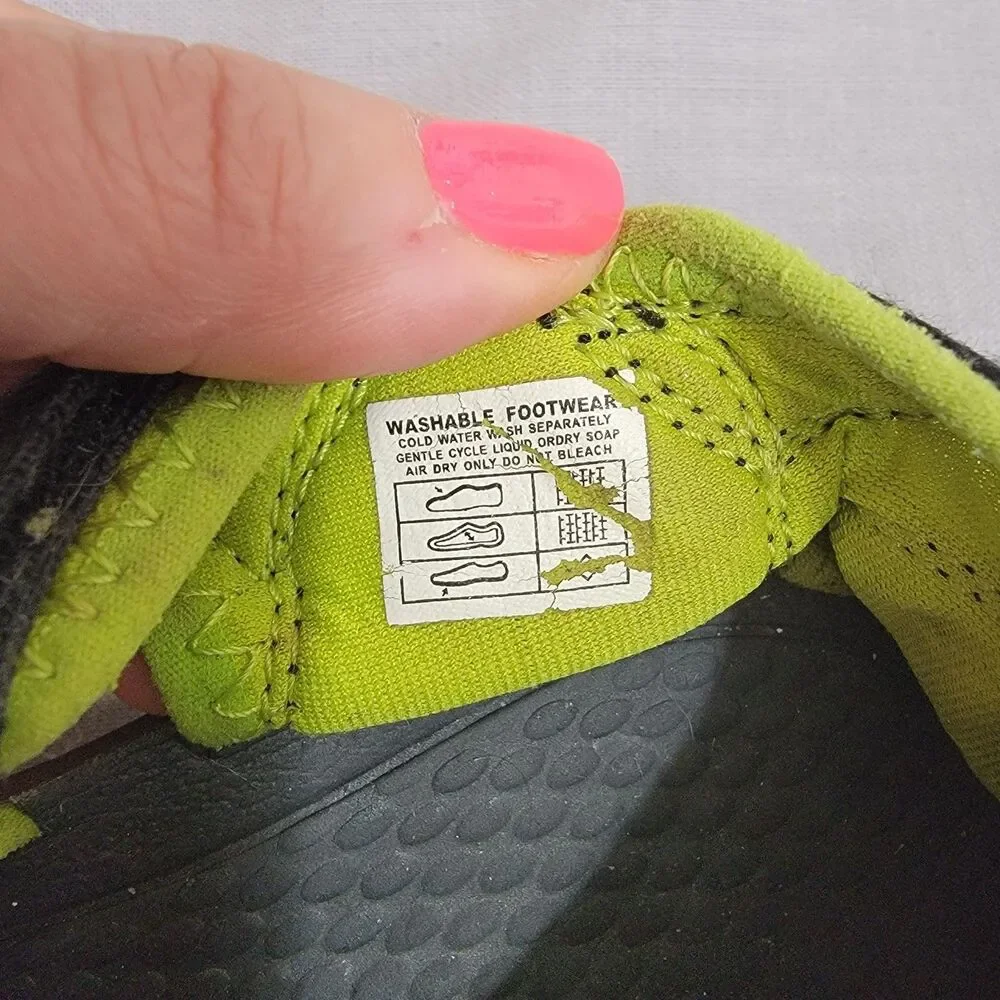 Keen Newport H2 Youth Big Kid youth Sz 4 Close Toe Sandals‎ Neon Green